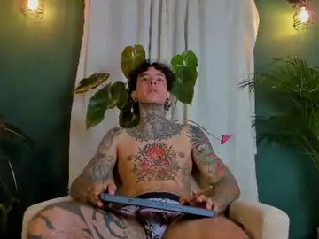 Chaturbate Live Sex Cam of aron_ford
