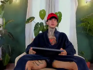 Chaturbate Sex Cam of aron_ford