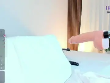 Chaturbate Live Sex Cam of carollin_1