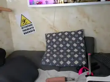 Chaturbate Live Sex Cam of lu_isa3