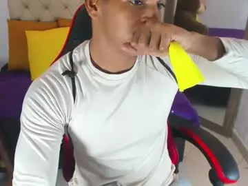 Chaturbate Live Sex Cam of noah_sthone