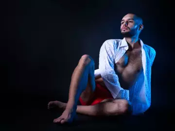 Imlive Free Live Porn of GuesssWhoo24