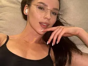 Myfreecams Watch Live Sex Cams of Sashalong