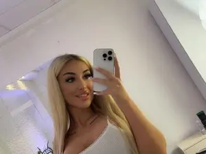 Myfreecams Nude Webcam of BlondieXStar