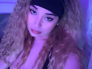 Myfreecams Free Live Porn of SkyeHart