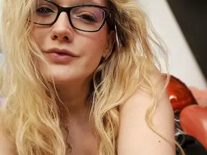 Myfreecams Live Sex Cam of MonicMoon18