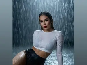Myfreecams Sex Cam of Roshen_Amira