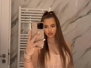 Myfreecams Free Live Porn of ArinaRave