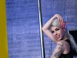 Myfreecams Watch Live Sex Cams of SarahStrip