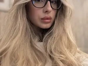 Myfreecams Free Live Porn of MaddieBriggs