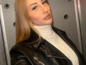 Myfreecams Adult Webcams of Mia_Noir