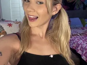 Myfreecams Live Sex Cam of VioletRay