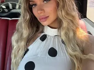 Myfreecams Sex Cam of NicolleBlake