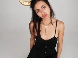 Myfreecams Sex Cam of Helenna