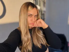 Olecams Watch Live Sex Cams of Martina_Blonde
