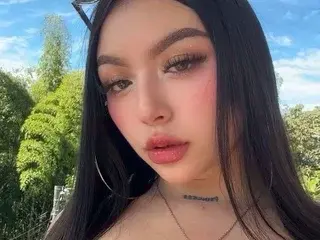 Streamate Live Sex Cam of SaraaBlossom