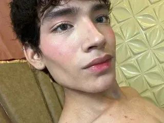 Streamate Private Sex Chat of Isaac_Nova