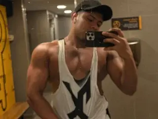 Streamate Live Sex of Ethan_castl