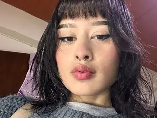 Streamate Watch Live Sex Cams of MeliStrawberry77