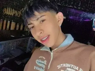 Streamate Adult Webcams of Tommy_Foxx