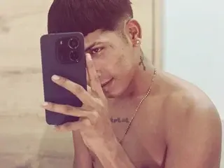 Streamate Nude Webcam of DaveHottx