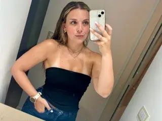 Streamate Live Sex Cam of Caroluhot