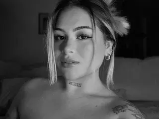 Streamate Live Sex Cam of Ela_Curvy