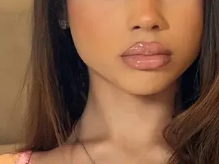 Streamate Live Sex Cam of Tiny_petite_jaida