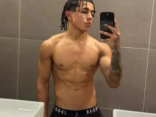 Streamate Adult Video Chat of Bradley_Strong