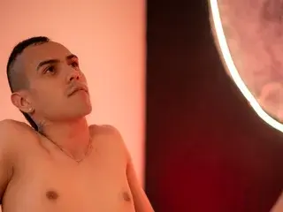 Streamate Live Sex of DerryAndIzzy