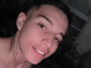 Streamate Nude Webcam of NoahThomsonX