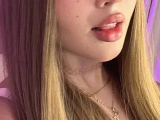 Streamate Free Live Porn of Aleshiadoll