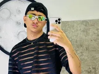 Streamate Private Sex Chat of Leoo_hot