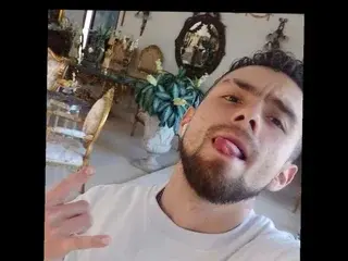 Streamate Sex Cam of aronm_live