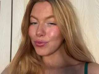 Streamate Free Porn Cam of Naughtynina21