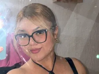 Streamate Sex Chat of Angel_Petitee