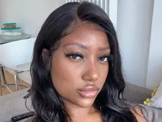 Streamate Adult Webcams of NyaraBuenoBabestationx