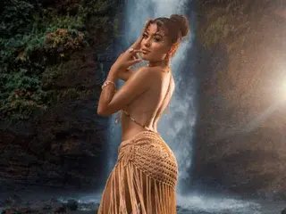 Streamate Watch Live Sex Cams of ValleryJohnson