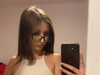 Streamate Watch Live Sex Cams of KiraBelle18