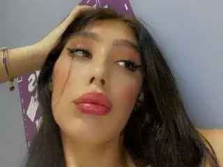 Streamate Nude Webcam of NICOLSKINNY19
