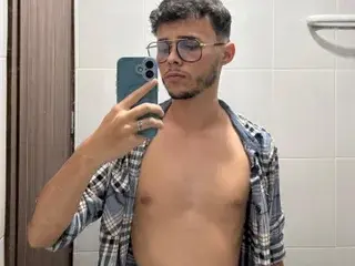 Streamate Adult Webcams of ALHAN_SILVER