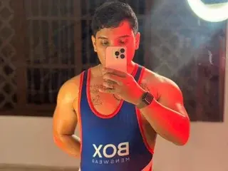 Streamate Live Porn of RaymondMorri