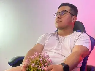 Streamate Adult Webcams of Thiiago_Saenz