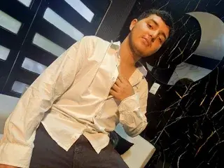 Streamate Free Porn Cam of Oliver_Jamees