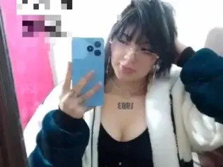 Streamate Live Sex of EmilySkullector