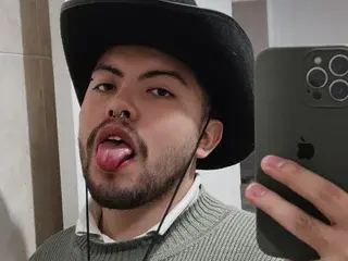 Streamate Live Porn of LuccaMallardl