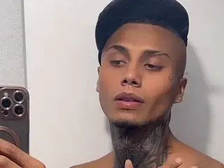 Streamate Free Porn Cam of DamianRoxxx