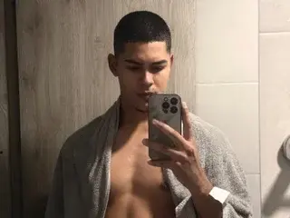 Streamate Live Sex Cam of Dylan_Stone