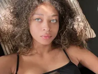 Streamate Free Live Porn of WillowNoir