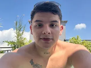 Streamate Watch Live Sex Cams of Andyvibes19